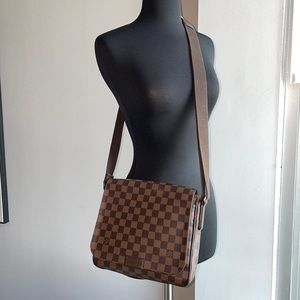 LOUIS VUITTON IMMACULATE and RARE Damier Ebene Crossbody Bag